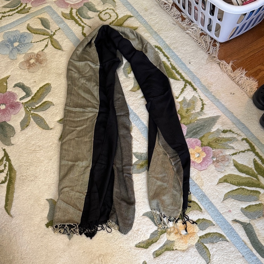 Black and Tan Scarf NWOT 230
